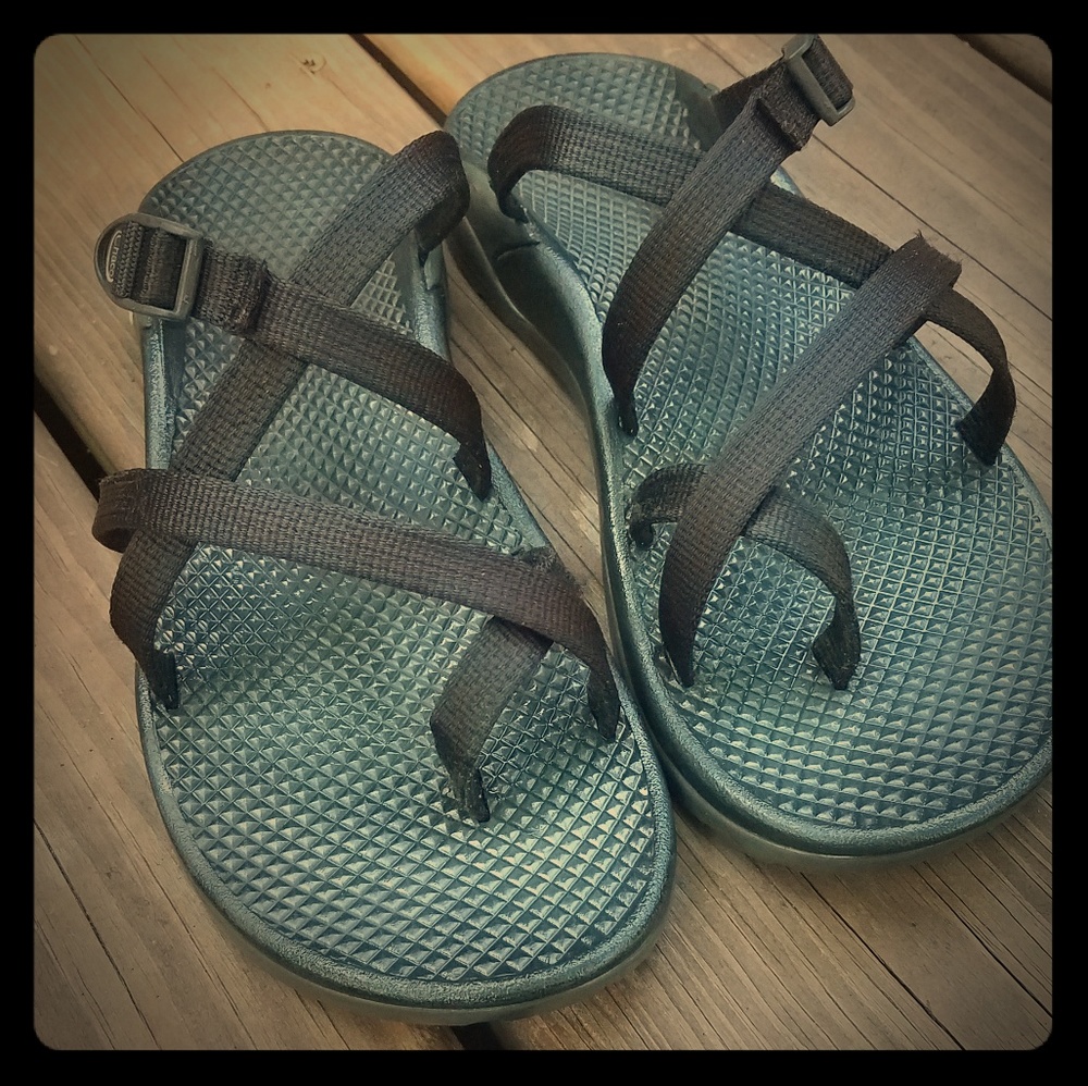 Chaco Zong Sandals - black